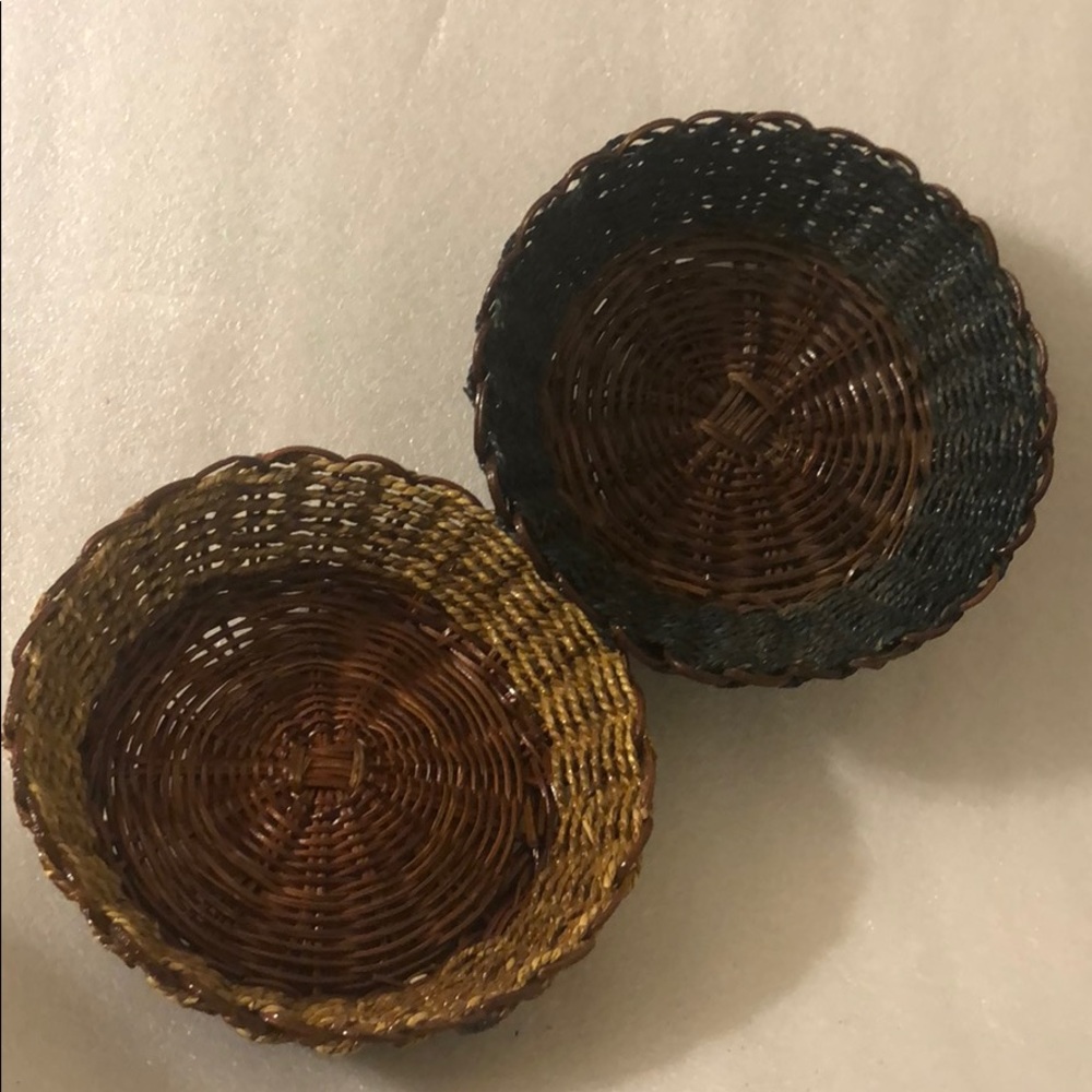Vintage wicker baskets -set of two-2